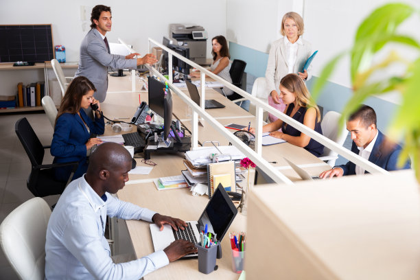 国际商务团队共同工作和沟通图片下载