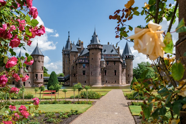 荷兰Kasteel de Haar城堡位于荷兰乌得勒支，目前的建筑都是在原有城堡的基础上建造的，始建于1892年图片下载