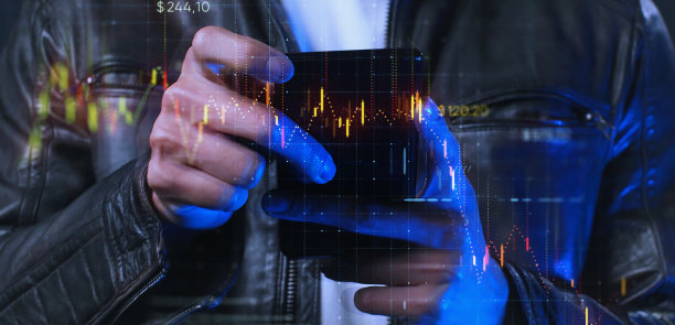 投资金融业务和科技，手近距离接触商人使用智能手机进行移动交易，股票交易所市场数据的未来背景。图片下载