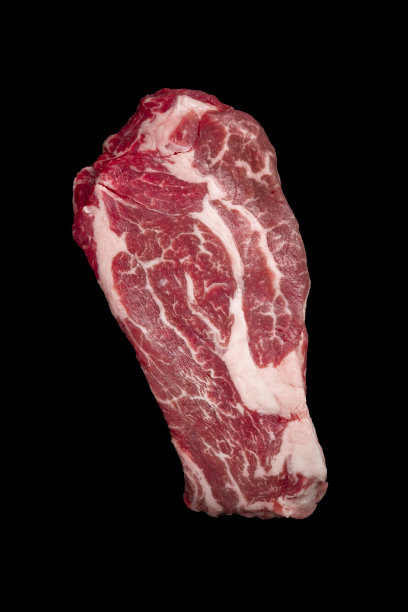 完美的生牛排烤盘，俯视图，牛排馆菜单图片下载