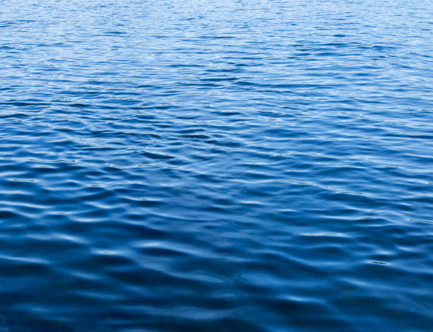 蓝色的海水背景。图片下载