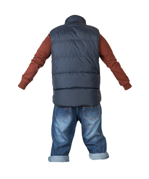 牛仔深蓝短裤，针织毛衣和深蓝夹克，没有袖子孤立在白色背景图片下载