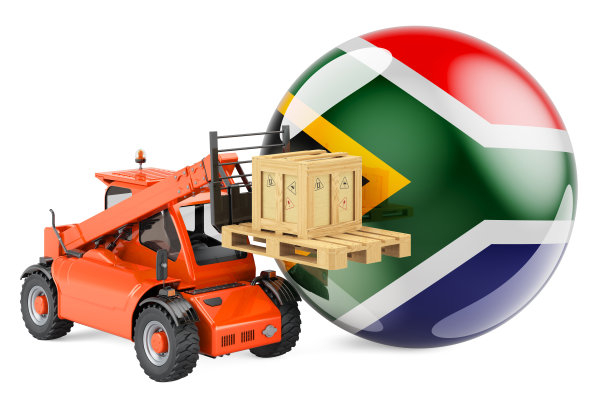 南非国旗与伸缩处理卡车和包裹。南非的货运概念，3D渲染孤立的白色背景图片下载