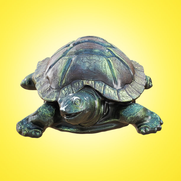 装饰性的陶瓷海龟雕像，在黄色背光背景上具有年代效应。三维渲染图片下载