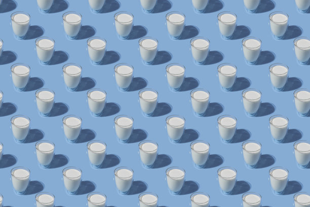 世界牛奶日。图案上的蓝色背景。一杯牛奶。模式。图片下载