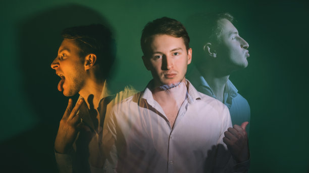 内心冲突爱厌恶多重人格图片下载