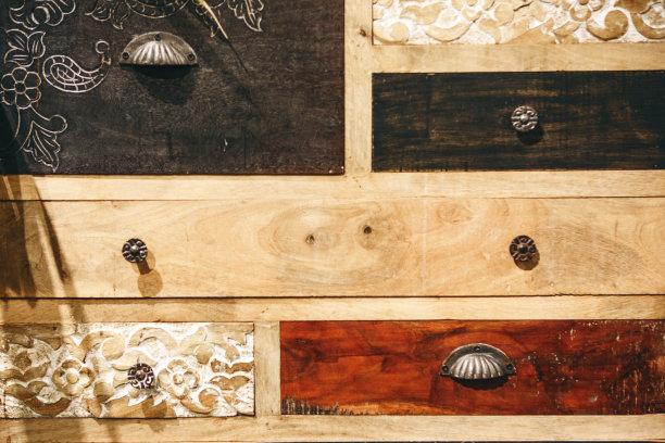 老式木储物柜或橱柜图片下载