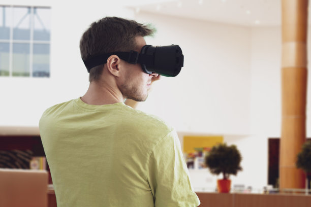 使用现代技术vr眼镜，虚拟现实眼镜图片下载