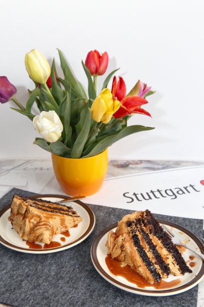 焦糖牛轧糖蛋糕图片下载