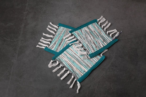 织物茶杯杯垫孤立在垃圾背景图片下载