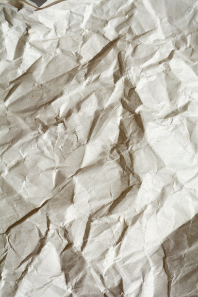 白色皱巴巴的纸作背景。棕色和黄色纹理的垃圾表面设计。图片下载