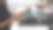 裁剪的照片，创造性的女人拿着手写笔和工作与数字平板电脑在办公桌。图片下载