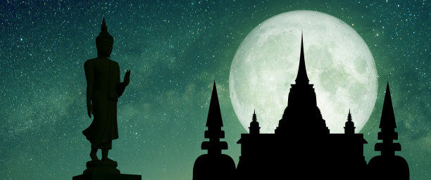 晚上佛像和寺庙的剪影。图片下载