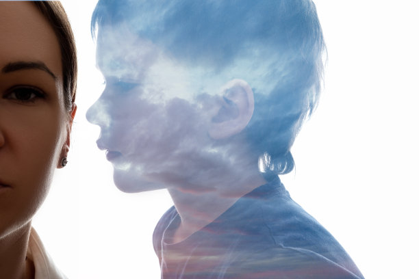 家庭秘密剪影肖像儿童恐惧图片下载