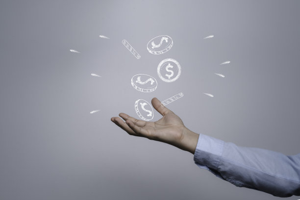 商人手中收到从天上掉下来的一元钱硬币，赚钱和商业财富的概念。图片下载