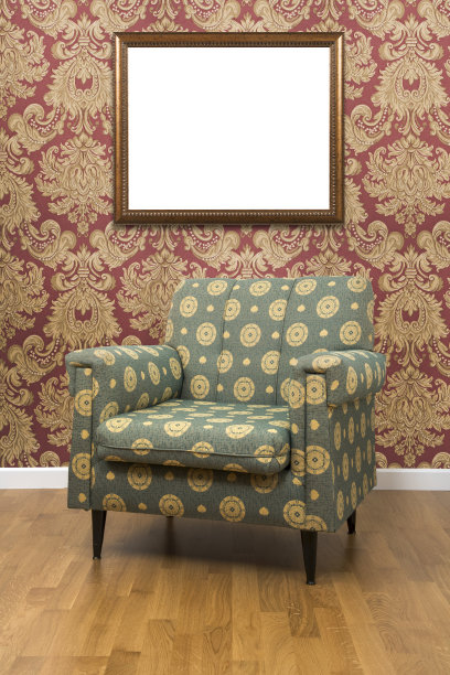 有墙纸和老式扶手椅的复古房间图片下载