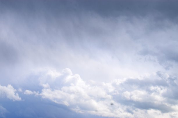 浅灰色的云图片下载