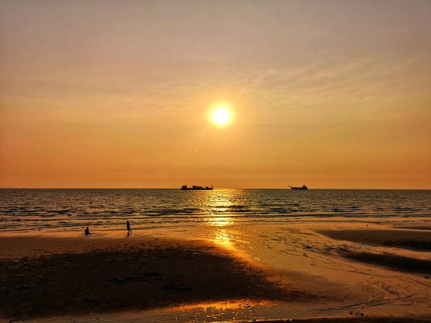 美丽的日落。图片下载