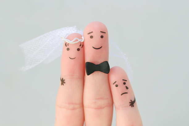 手指艺术的幸福夫妇结婚。继子vs婚礼的概念。图片下载