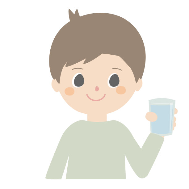 拿着一杯水的男孩图片下载