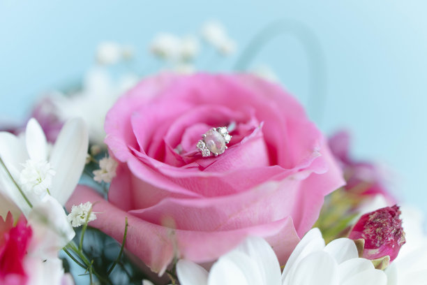 钻石订婚戒指花背景图片下载