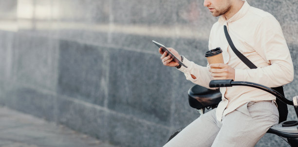 商人、雇员或经理与设备中断图片下载