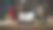 一个笔记本电脑的照片与一个友好的男性医疗顾问有在线视频通话。忙碌的创意办公环境中桌上的电脑。真实的潮人机构氛围。图片下载