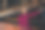 女运动员晚上坐在户外对着城市灯光自拍图片下载