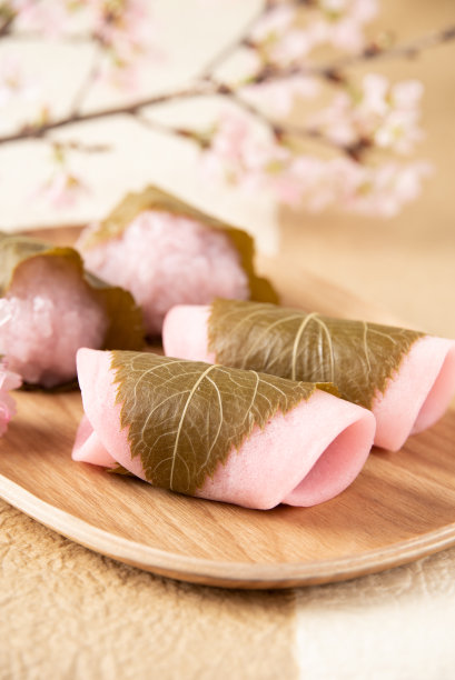 日本传统甜品:樱花麻糬图片下载