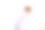 穿着紫色睡衣的小女孩想钻进白色的婴儿床睡觉。幼儿的发展。图片下载