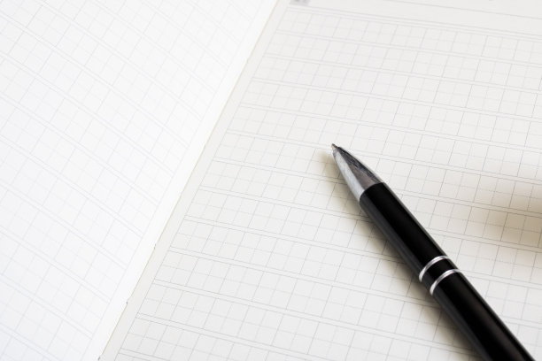 笔记本书写象形文字和钢笔特写图片下载