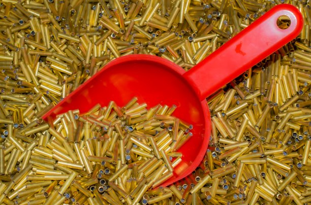 金色黄铜管，墙纸，纹理。红勺图片下载