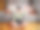 亚洲女性在家里通过虚拟现实设备查看。增强现实，游戏，未来技术概念。虚拟现实图片下载