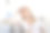 健康和疼痛。有强烈紧张性头痛的年轻女子。特写美丽生病的女孩患有偏头痛，感到压力和压力。高分辨率图像图片下载