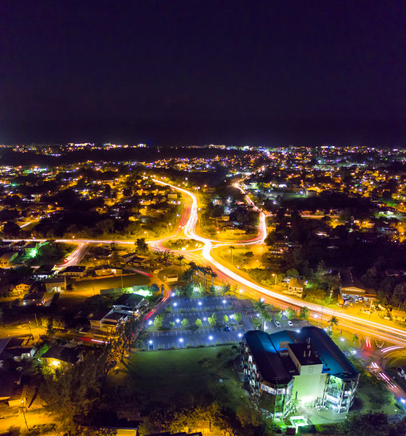 夜间时间过高速路口，长时间曝光。图片下载