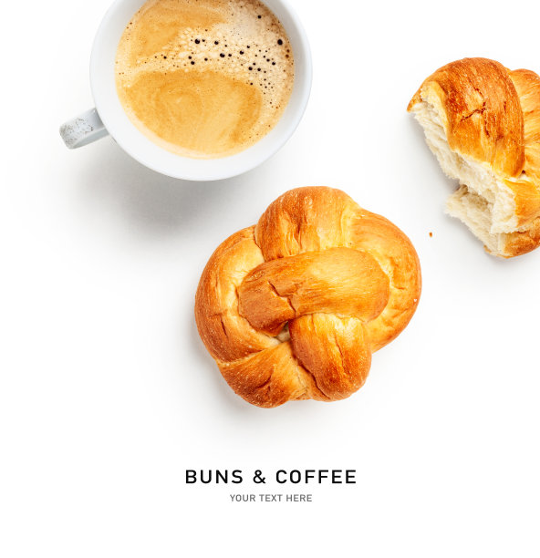 咖啡杯和新鲜面包的创意布局图片下载