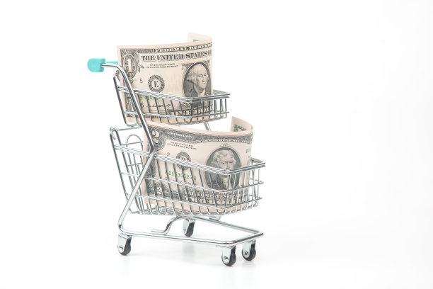 超市篮子里的美元。购买食物和商品。业务出售。储蓄购买图片下载