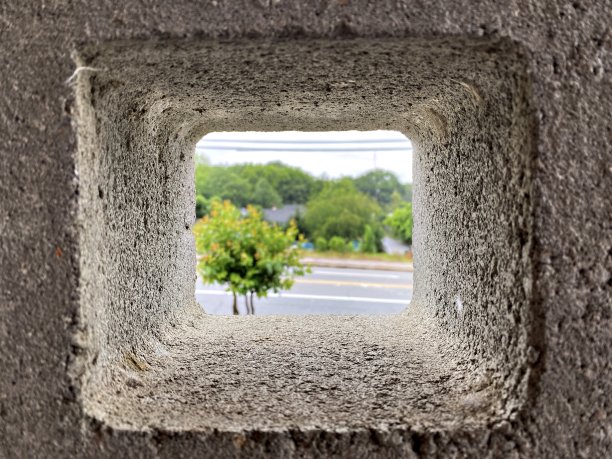 透过混凝土块看图片下载