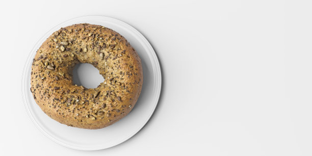 面包孤立在白色背景图片下载