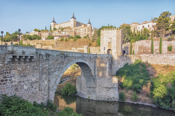 白天的西班牙托莱多城图片下载