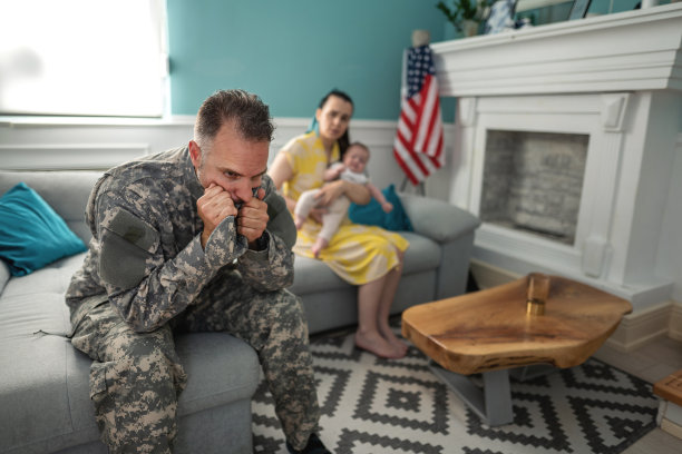 一个士兵和他妻子之间的婚姻问题图片下载