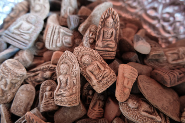 佛教徒喜欢崇拜护身符，因为它的繁荣。图片下载