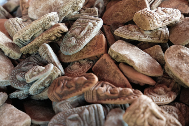 佛教徒喜欢崇拜护身符，因为它的繁荣。图片下载