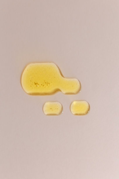 中性背景上的润肤霜液体质地图片下载