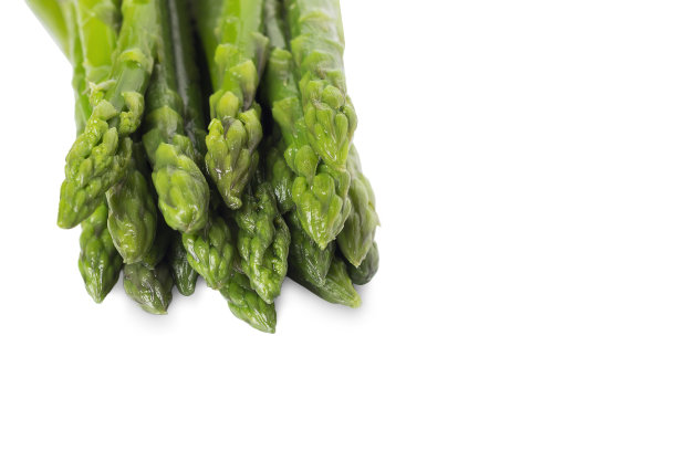 白盘子里的冷冻芦笋。健康食品。图片下载