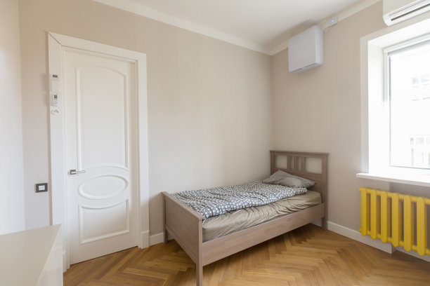 现代卧室的简单内饰与床图片下载