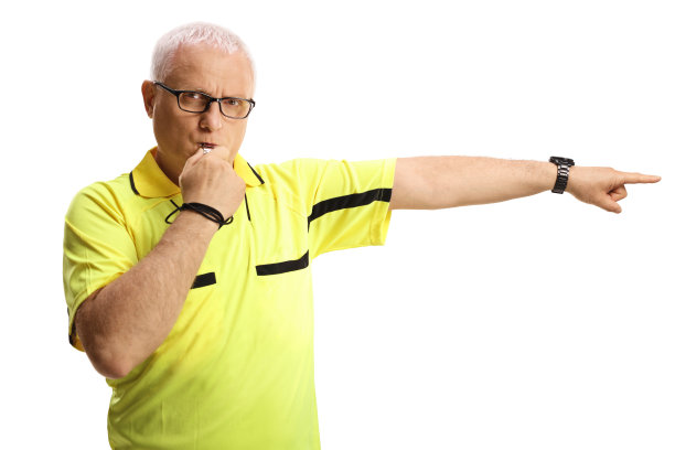 足球裁判吹哨子，用手指着图片下载