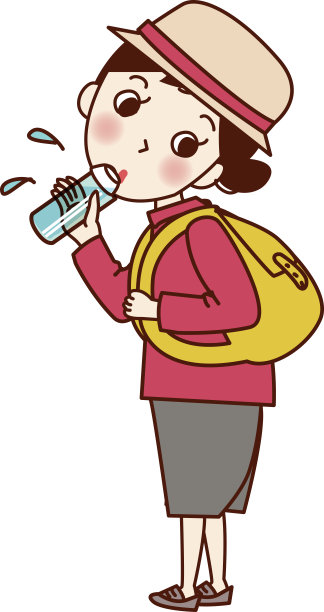 一个背着背包，喝着水的女孩。图片下载