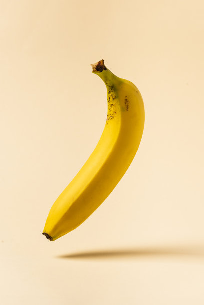 单一绝缘香蕉，米色背景图片下载