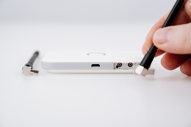 天线已连接到移动调制解调器。设备有支持4G的SIM卡图片下载